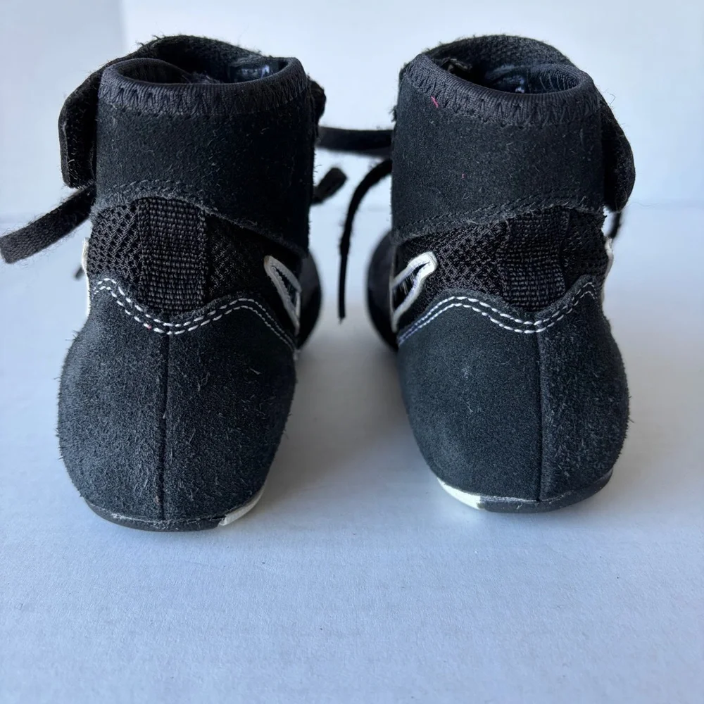 Nike Kids Wrestling Shoes Black‎ High-Top Suede with White Swoosh Size 1 Youth